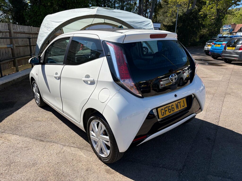 Toyota Aygo 1.0 Vvt-i X-pression Euro 6 GF66WTJ White #4