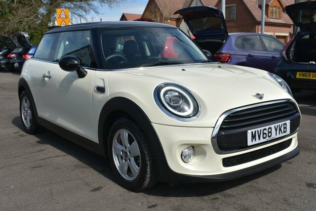 Mini Hatch Cooper Hatchback White