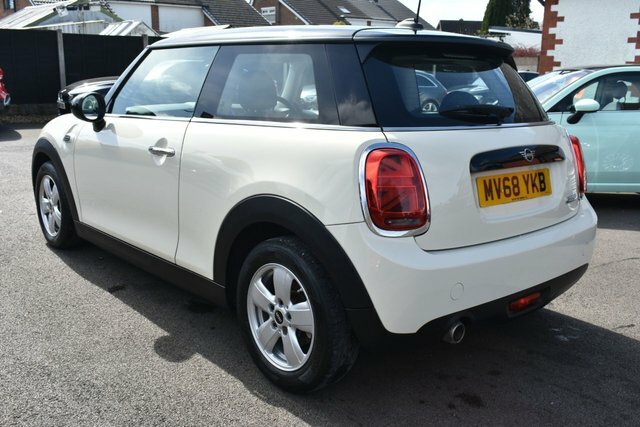 Mini Hatch Cooper Hatchback MV68YKB White #4
