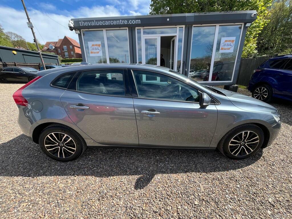 Volvo V40 Hatchback 2.0 T2 Gpf Momentum Nav Plus Euro 6 Ss RX68GGU Grey #3