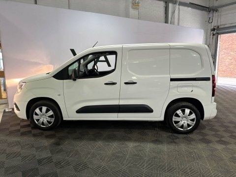 Vauxhall Combo 2020 20 1.5 DL20EAP White #4