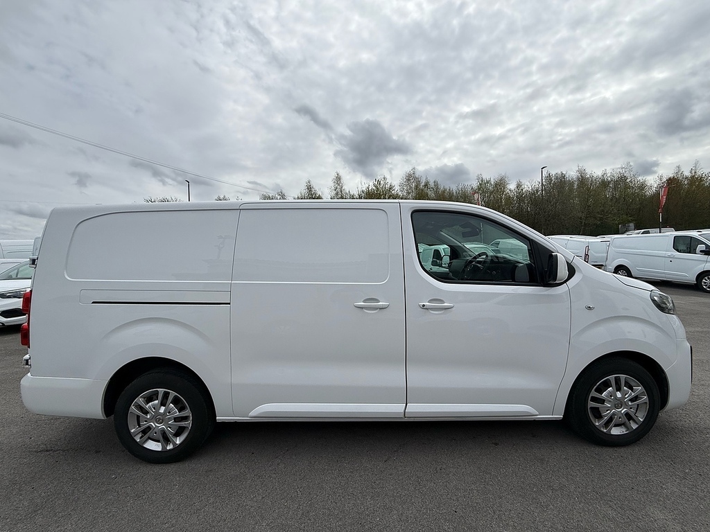 Vauxhall Vivaro 1.5 Turbo D 2900 Sportive Lwb Air Con Sat Nav Van DS70HXK White #4