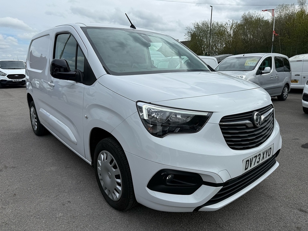 Vauxhall Combo 1.5 Turbo D 2300 Pro 3 Seats Swb Air Con R Camera DV73XYO White #3