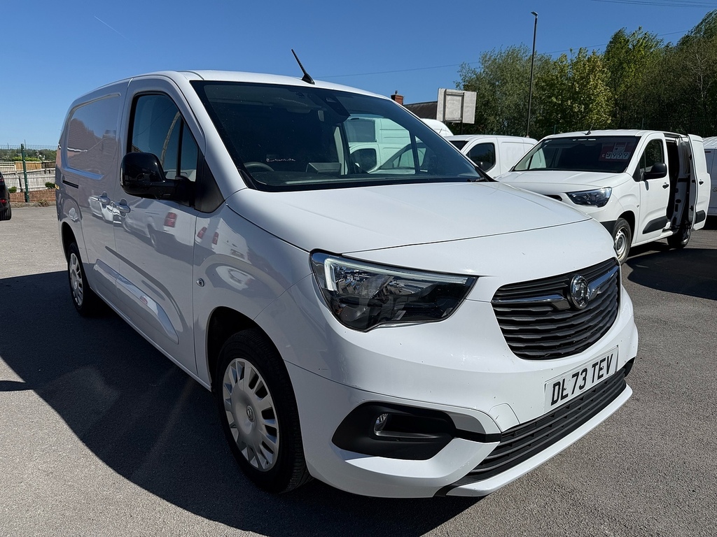 Vauxhall Combo 1.5 Turbo D 2300 Pro 3 Seat Lwb Reverse Camera 6Dr DL73TEV White #3