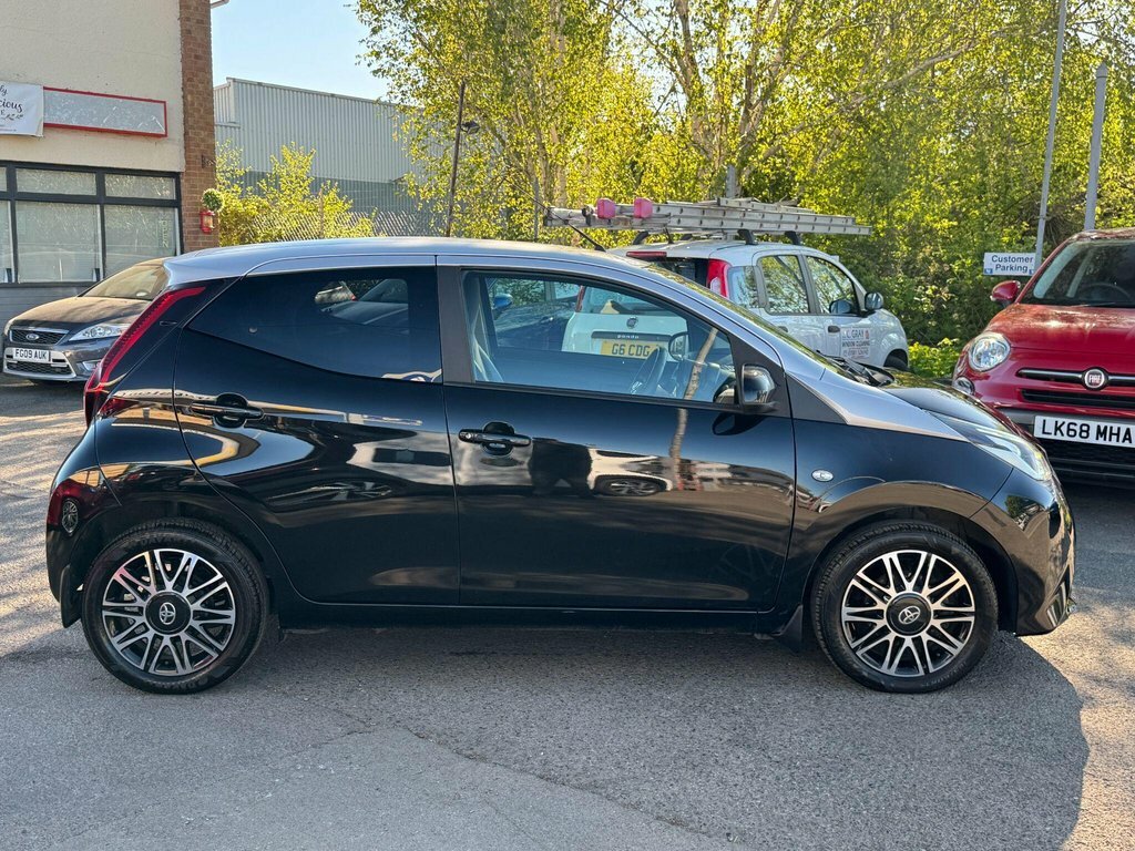 Toyota Aygo 1L X-clusiv KF68XSX Black #2
