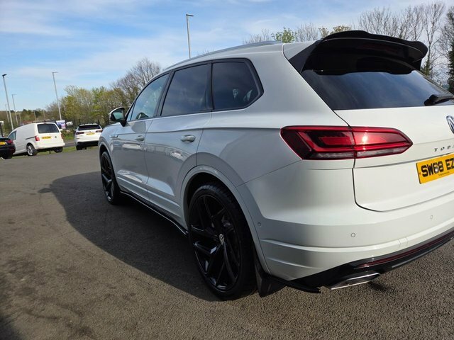 Volkswagen Touareg 3.0 Tdi V6 R-line Suv Tiptronic 4Motion SW68EZM White #6