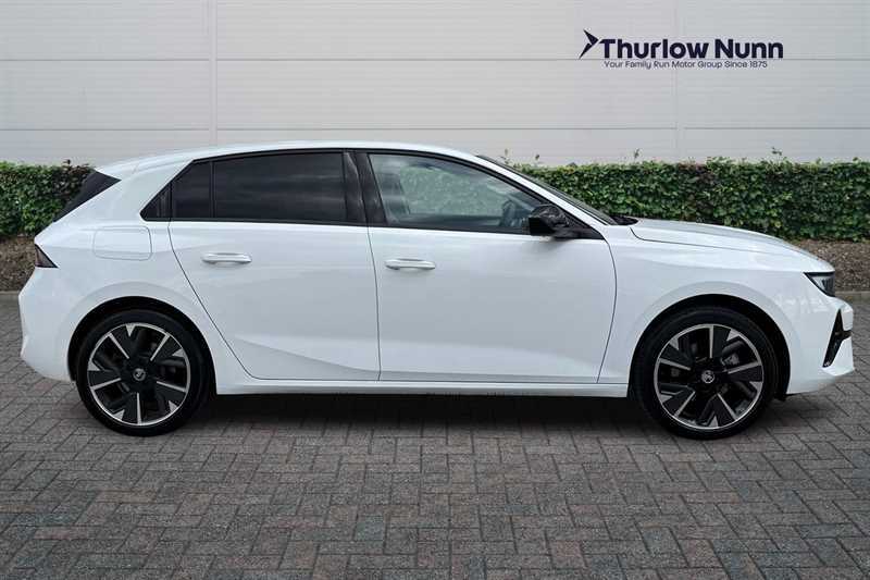 Vauxhall Astra 54Kwh Griffin Hatchback 156 Ps AF25DCX White #2