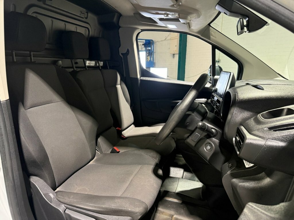 Toyota Proace City 1.5L Icon HG72EPY White #4