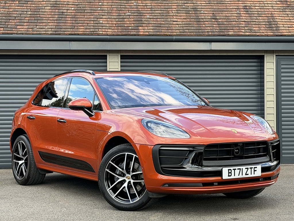 Porsche Macan T Orange