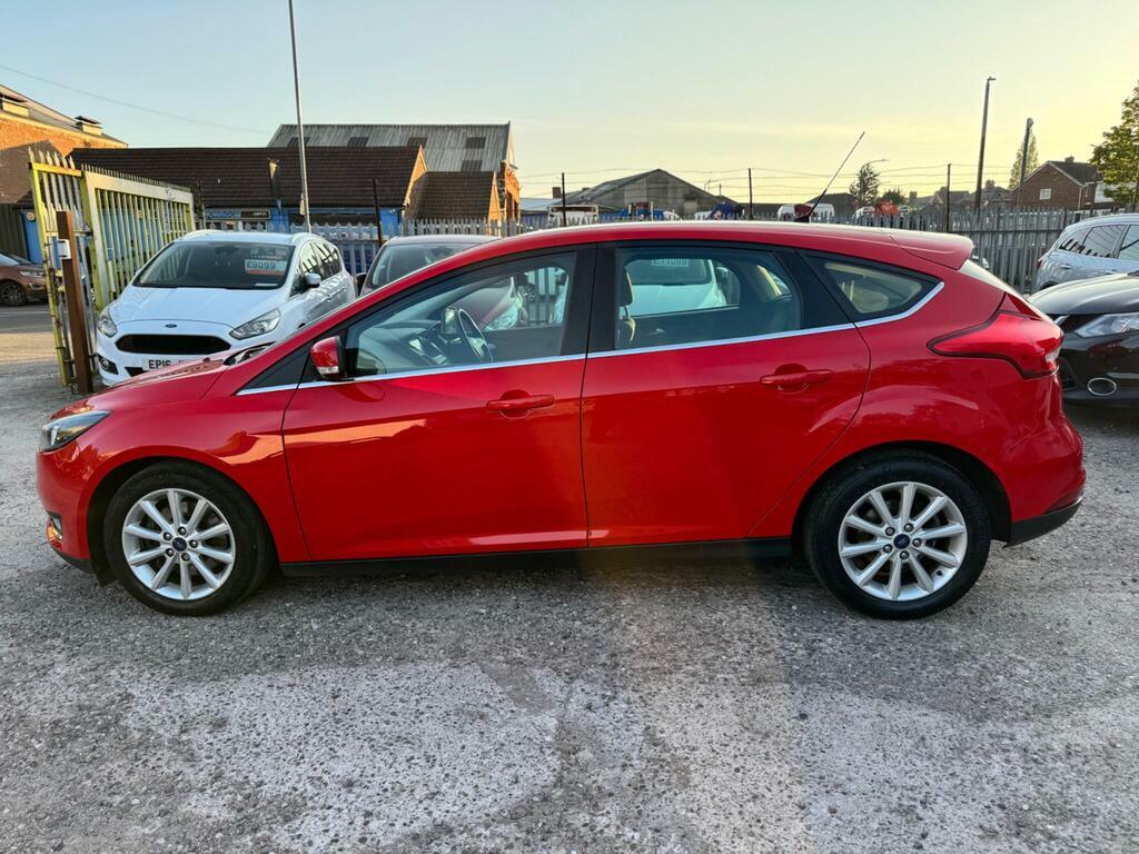 Ford Focus 1.5T Ecoboost Titanium Euro 6 S S Red #5