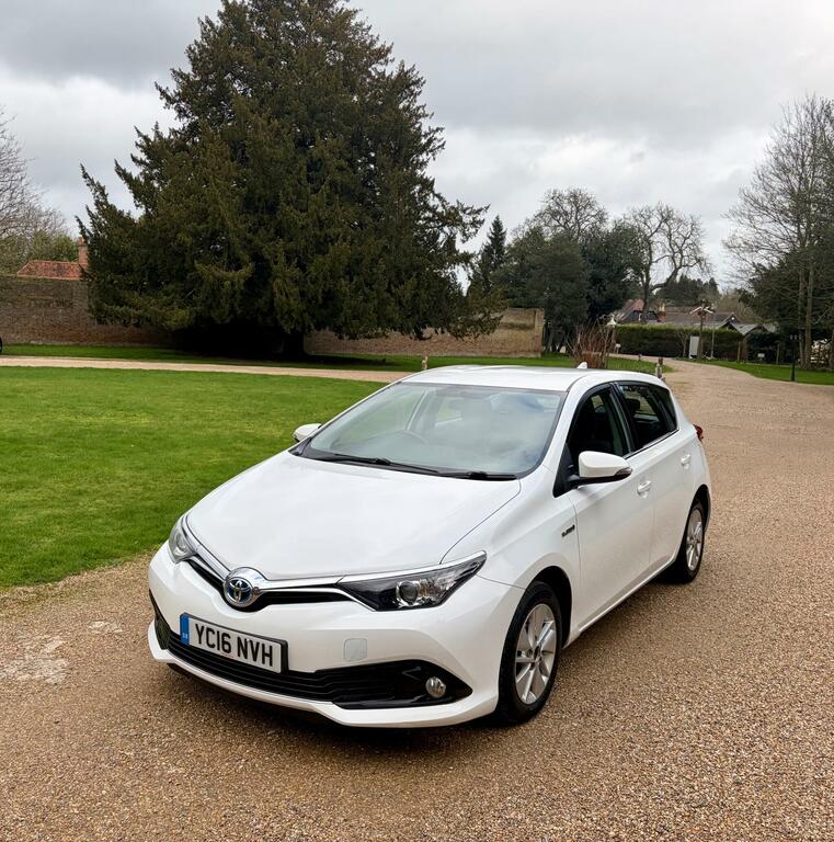 Toyota Auris 1.8 Vvt-h Business Edition Cvt Euro 6 Ss YC16NVH White #2