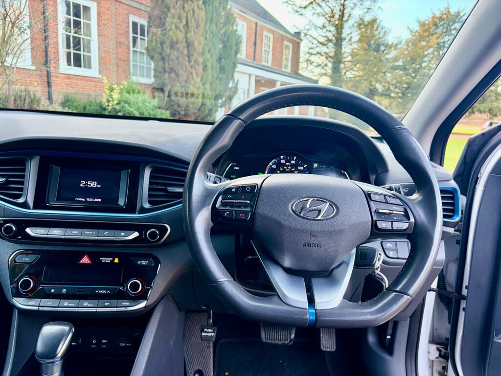 Hyundai Ioniq 1.6 H-gdi Premium Dct Euro 6 Ss PN69OET White #6