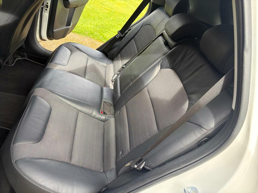 Hyundai Ioniq 1.6 H-gdi Premium Dct Euro 6 Ss PN69OET White #3