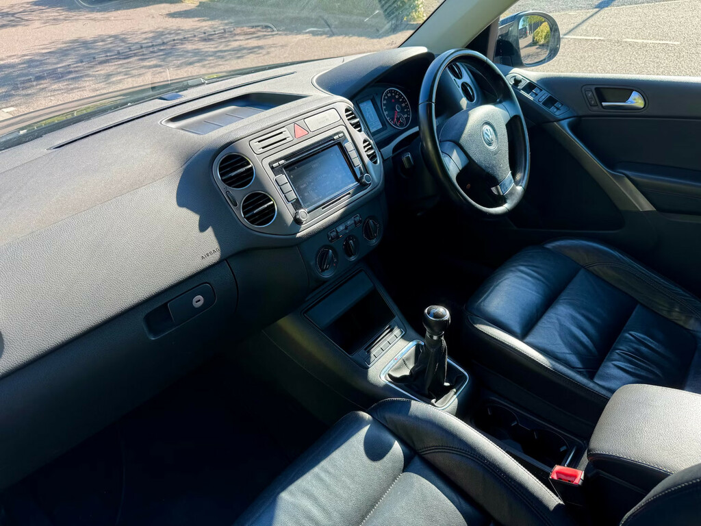 Volkswagen Tiguan 2.0 Tdi Se Estate Black #6