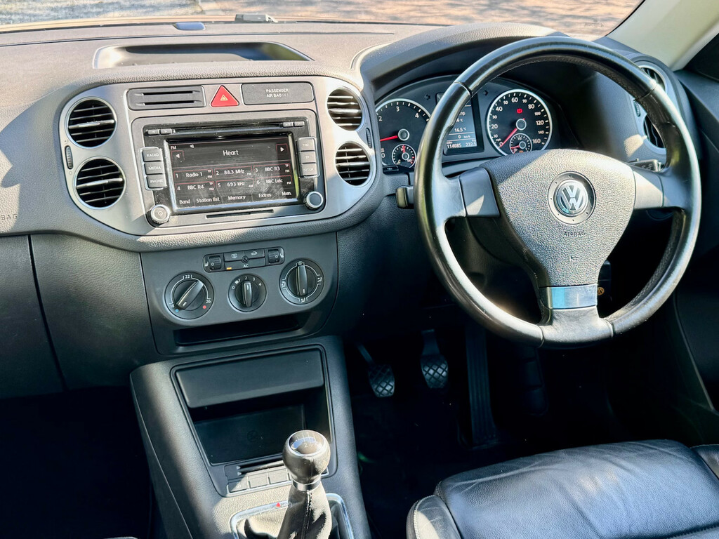 Volkswagen Tiguan 2.0 Tdi Se Estate Black #5