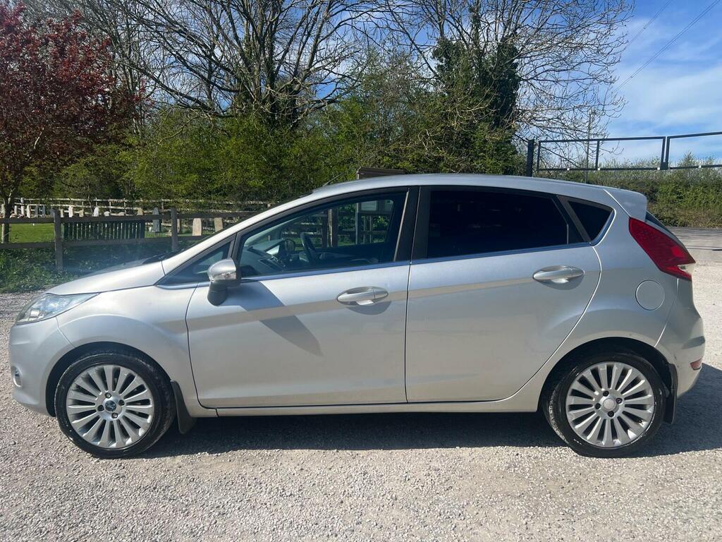 Ford Fiesta Hatchback 1.4 Titanium 201010 PN10UOL Silver #4