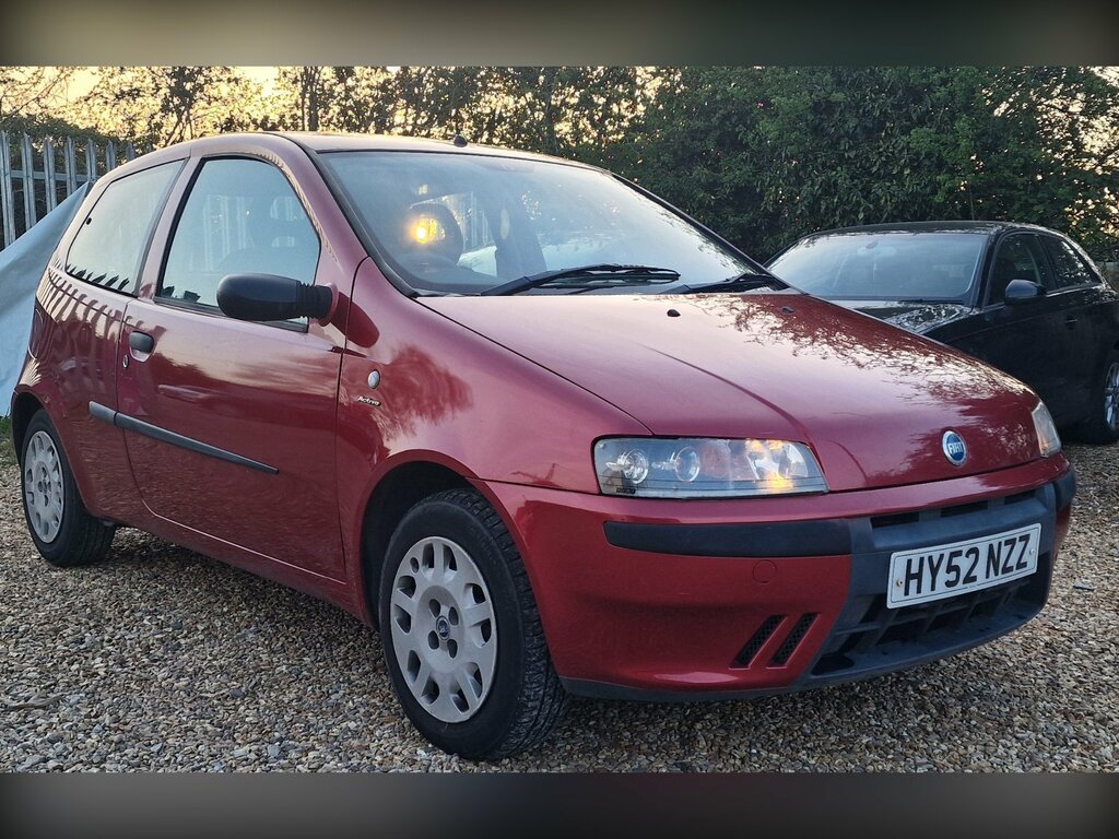 Fiat Punto 1.2 Active Hatchback 136 Gkm, Red #2