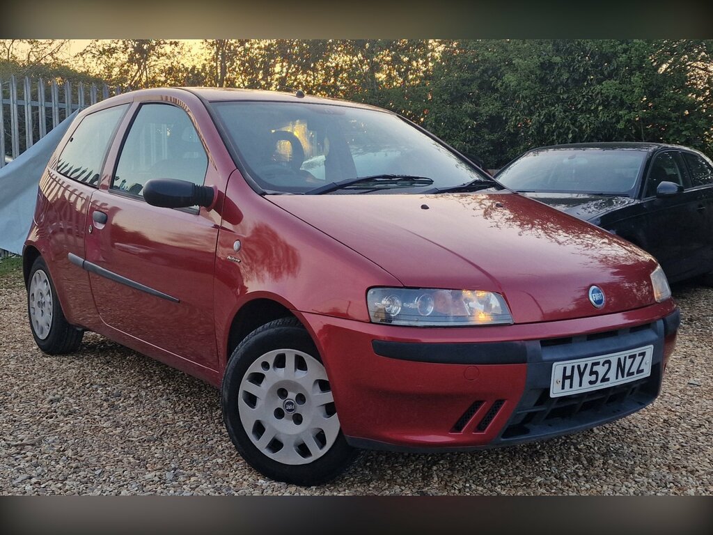 Fiat Punto 1.2 Active Hatchback 136 Gkm, Red