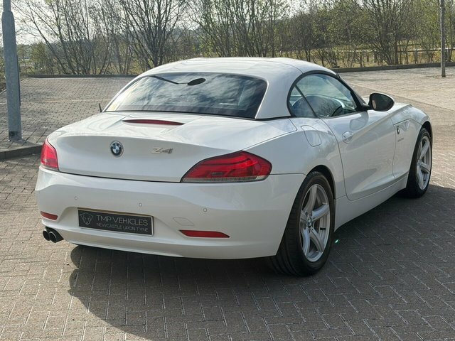 BMW Z4 2010 2.5 23I Convertible Sdrive White #3