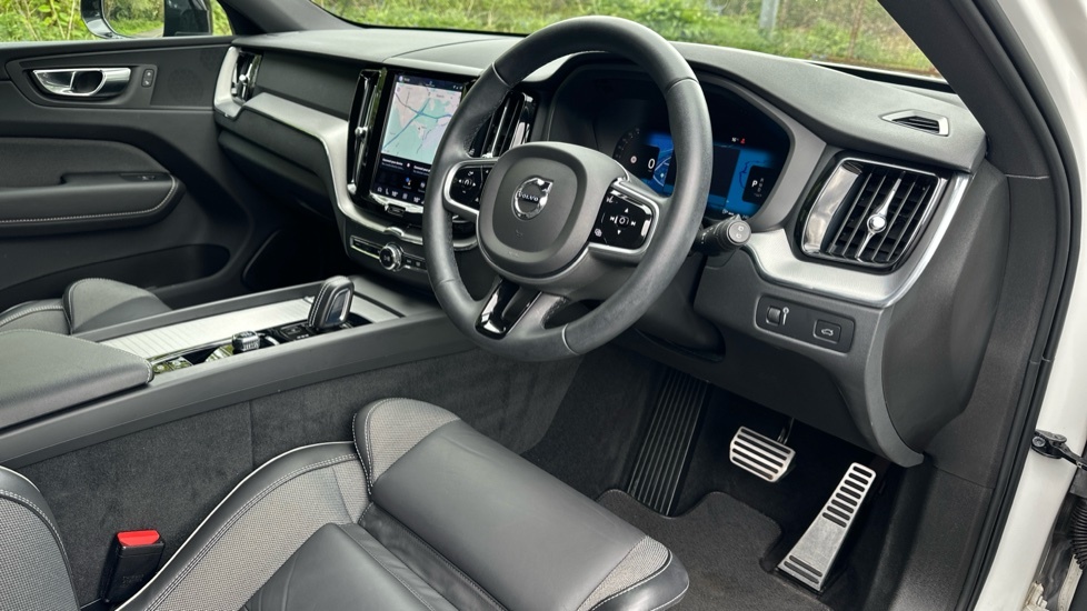 Volvo XC60 2.0 B4 Mhev R-design Suv Hybrid Aw White #4
