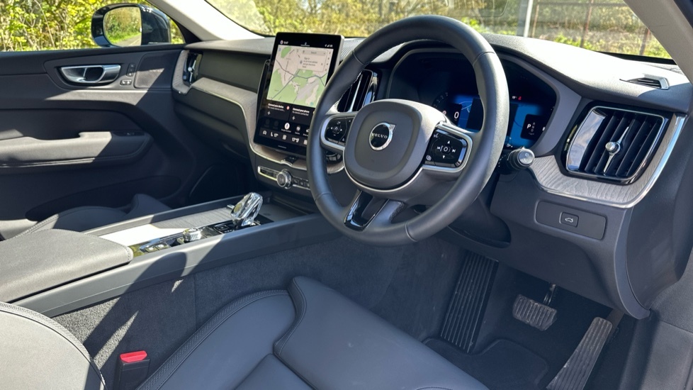 Volvo XC60 2.0 B5 Mhev Plus Pro Suv Hybrid Aw OW25VHG White #4