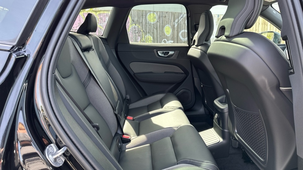 Volvo XC60 Black Edition Plus, T6 Awd Plug-in Hybrid Panora FP26GJJ Black #6