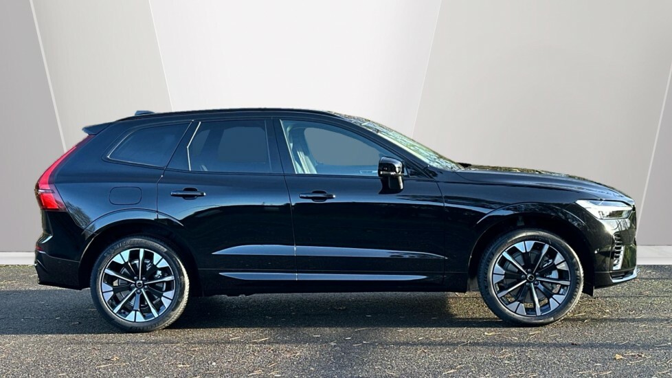 Volvo XC60 2.0 B5 Mhev Plus Suv Hybrid Awd Eu BD75YYF Black #3