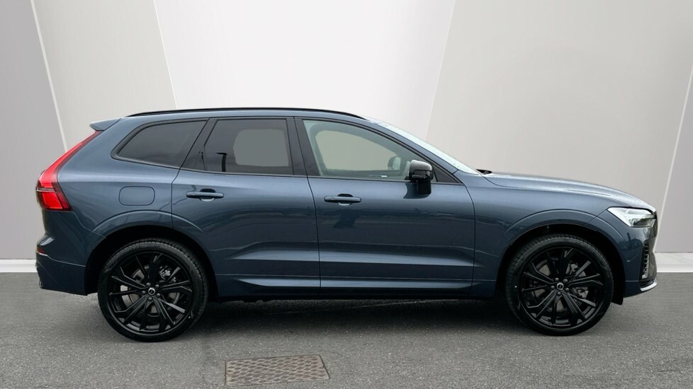 Volvo XC60 Black Edition Plus, T6 Awd Plug-in Hybrid, Electri FP26AVR Blue #3