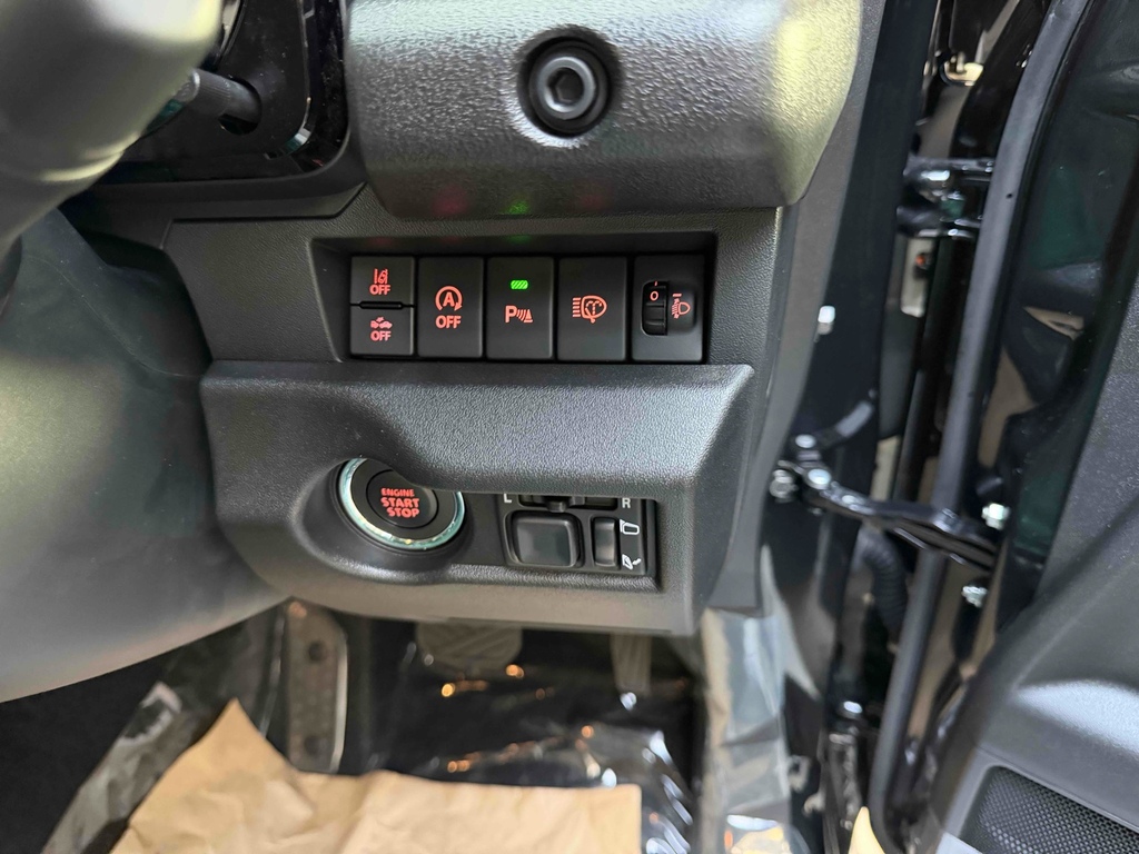 Suzuki Jimny Nomade 1.5 202626 4 Seats Suv 5 Black #5