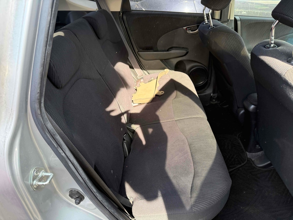 Honda Jazz Fit 1.3 Hybrid 201212 5 Seats Ulez Free Fre Silver #4