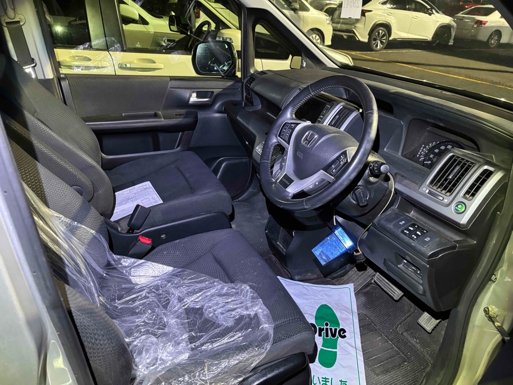 Honda StepWagon Wagon Spada 2.0 201313 8 Seats Silver #3