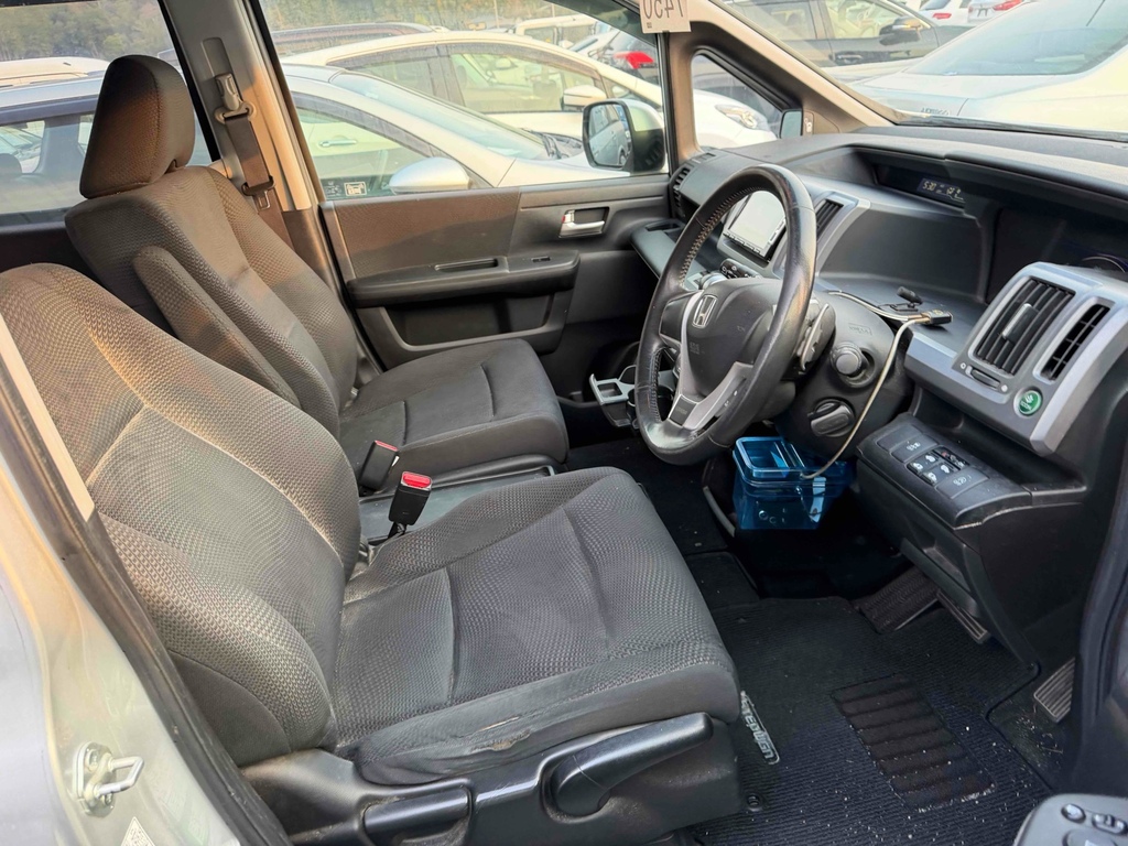 Honda StepWagon Wagon Spada 2.0 201313 8 Seats Silver #3