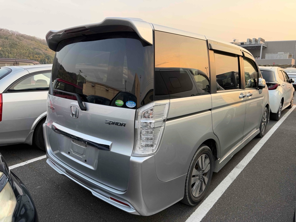 Honda StepWagon Wagon Spada 2.0 201313 8 Seats Silver #2