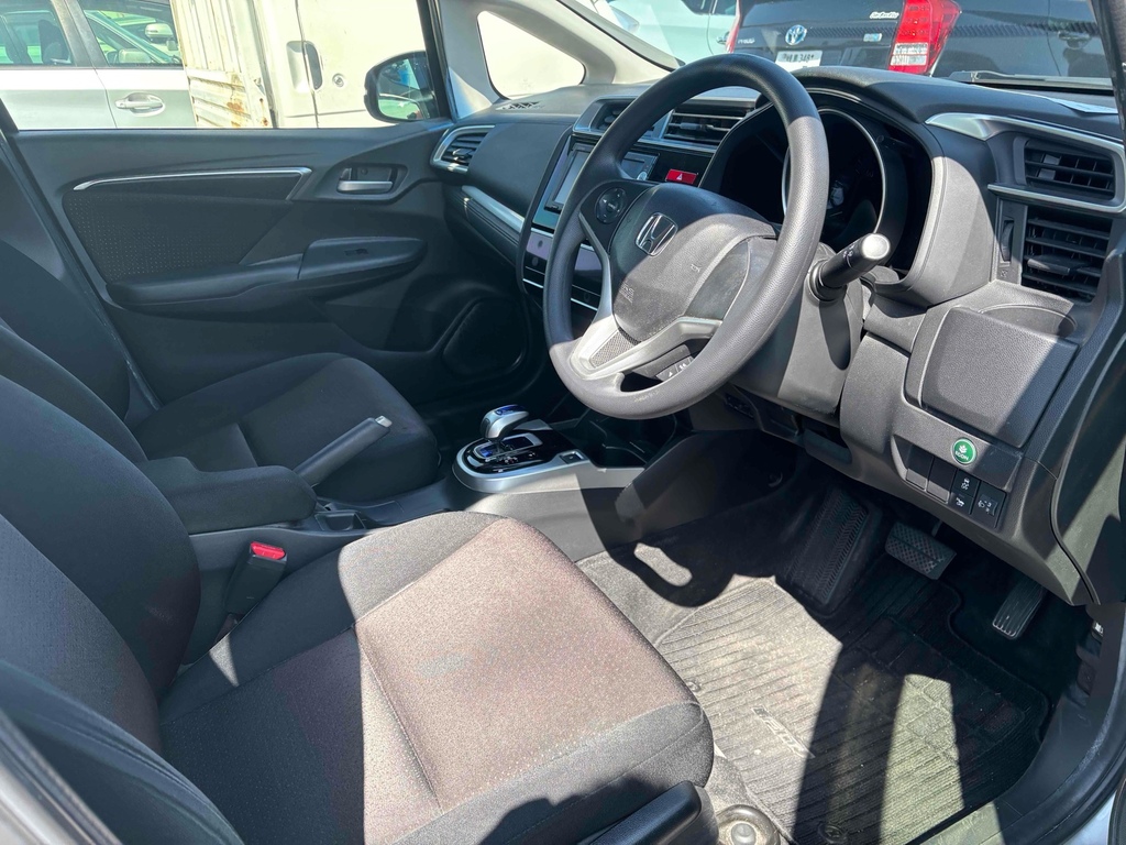 Honda Jazz Fit 1.5 Hybrid 201313 5 Seats Ulez Silver #3