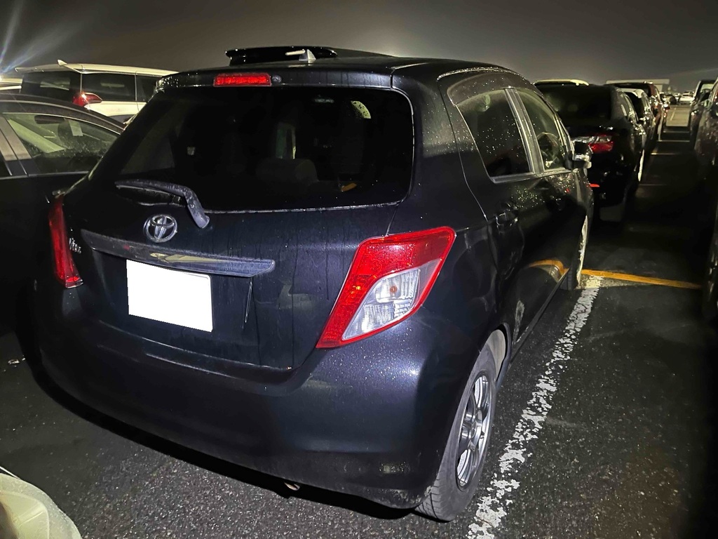 Toyota Yaris Vitz 1.3 201414 5 Seats Ule Black #2