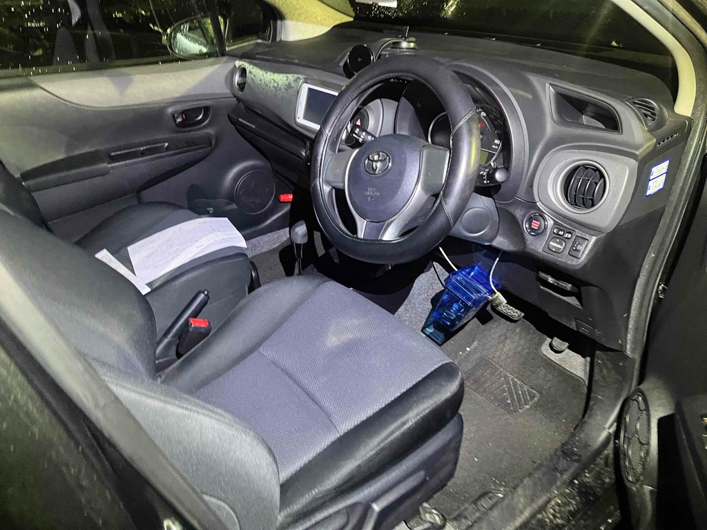 Toyota Yaris Vitz 1.3 201414 5 Seats Ule Black #3
