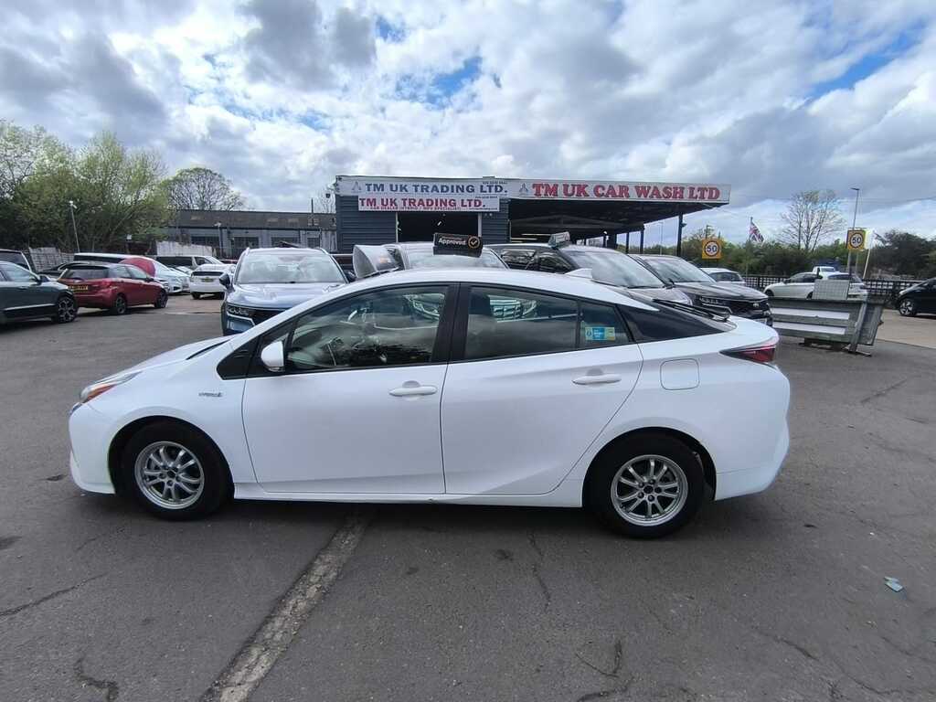 Toyota Prius 1.8 Hybrid 201767 Active 5 Seats U LN67NZW White #6