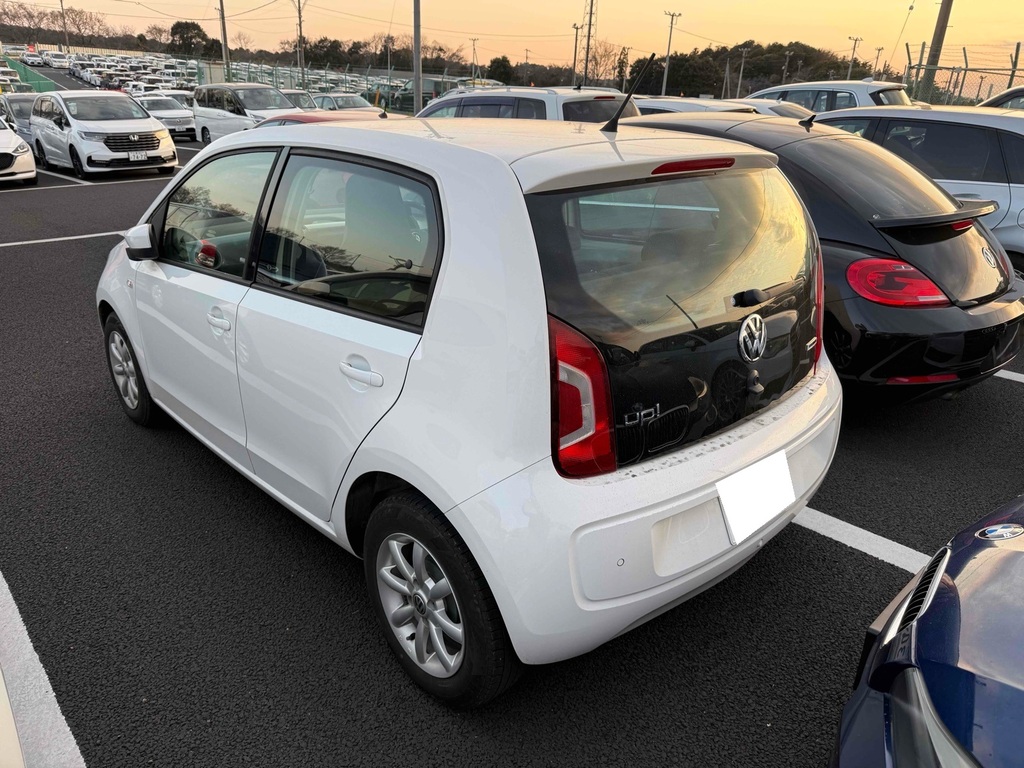 Volkswagen Up Move Up 1.0 201616 4 Seats  White #2