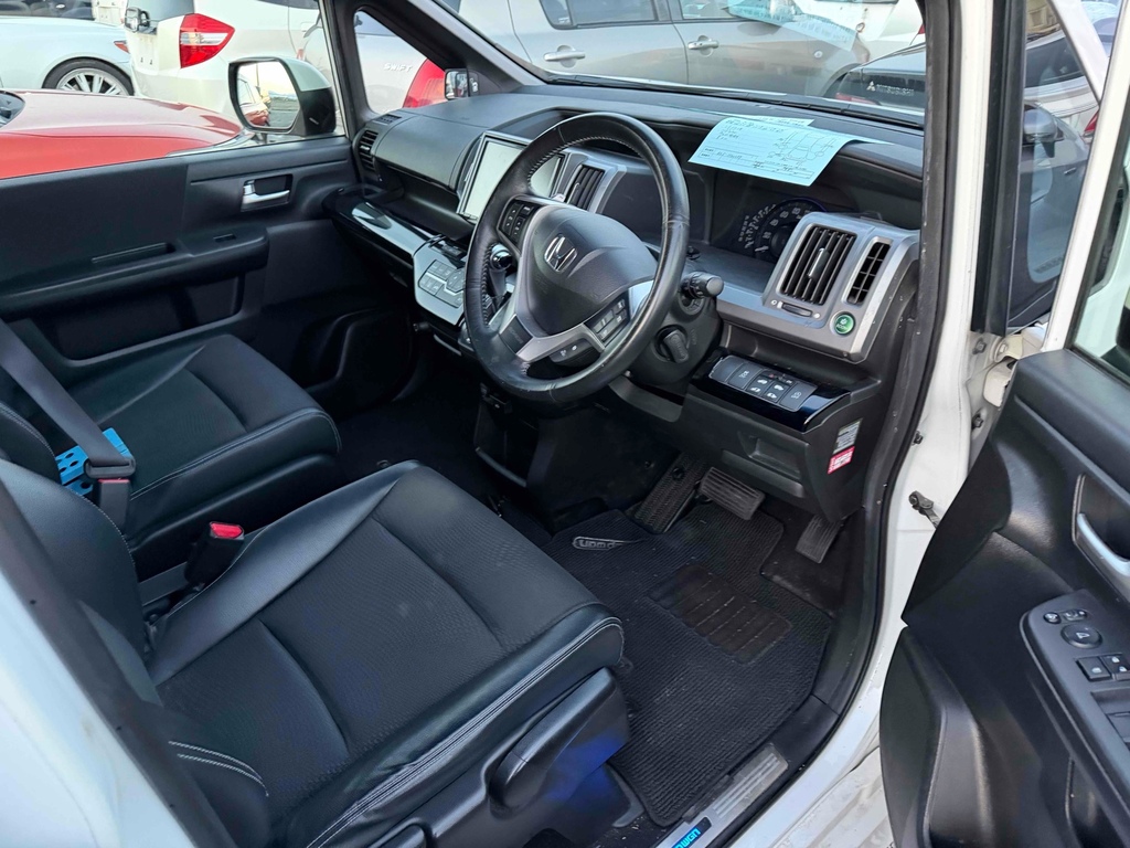Honda StepWagon Wagon Spada 2.0 201313 8 Seats White #3
