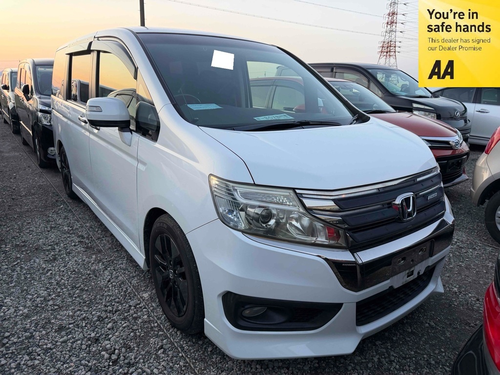 Honda StepWagon Wagon Spada 2.0 201313 8 Seats White
