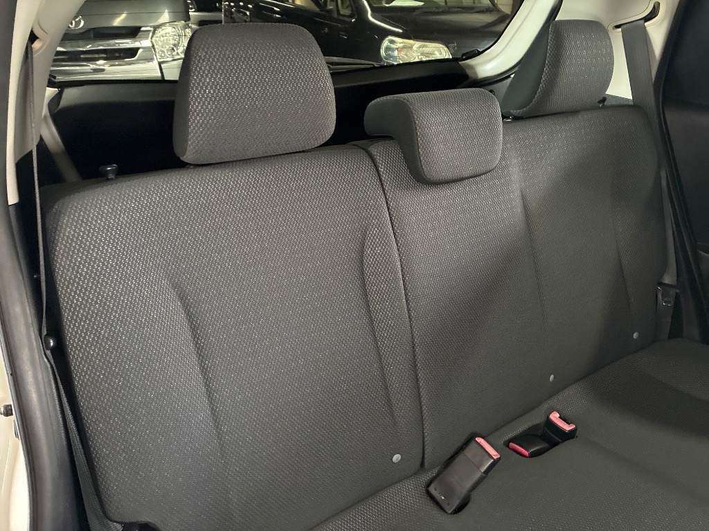 Toyota Yaris Vitz 1.3 201313 5 Seats Ule  White #5