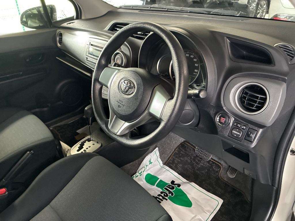 Toyota Yaris Vitz 1.3 201313 5 Seats Ule  White #3