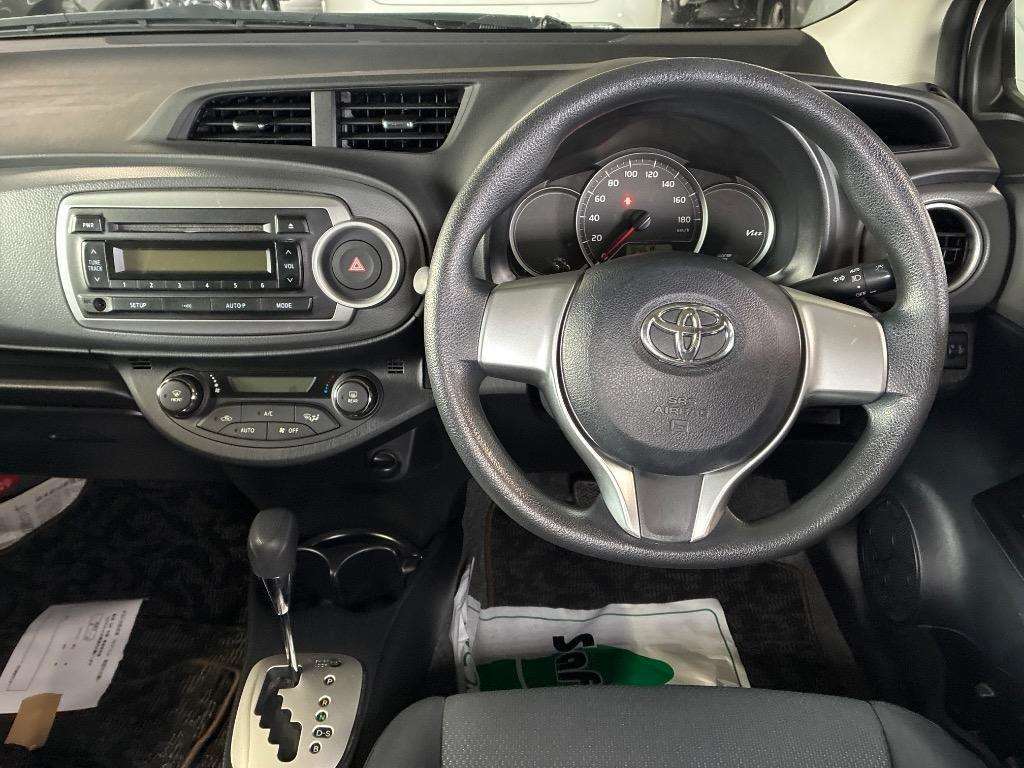 Toyota Yaris Vitz 1.3 201313 5 Seats Ule  White #4
