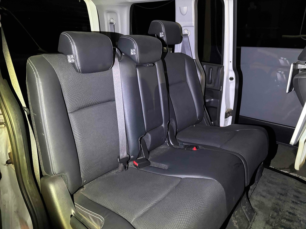 Honda StepWagon Wagon Spada 2.0 201313 8 Seats White #4