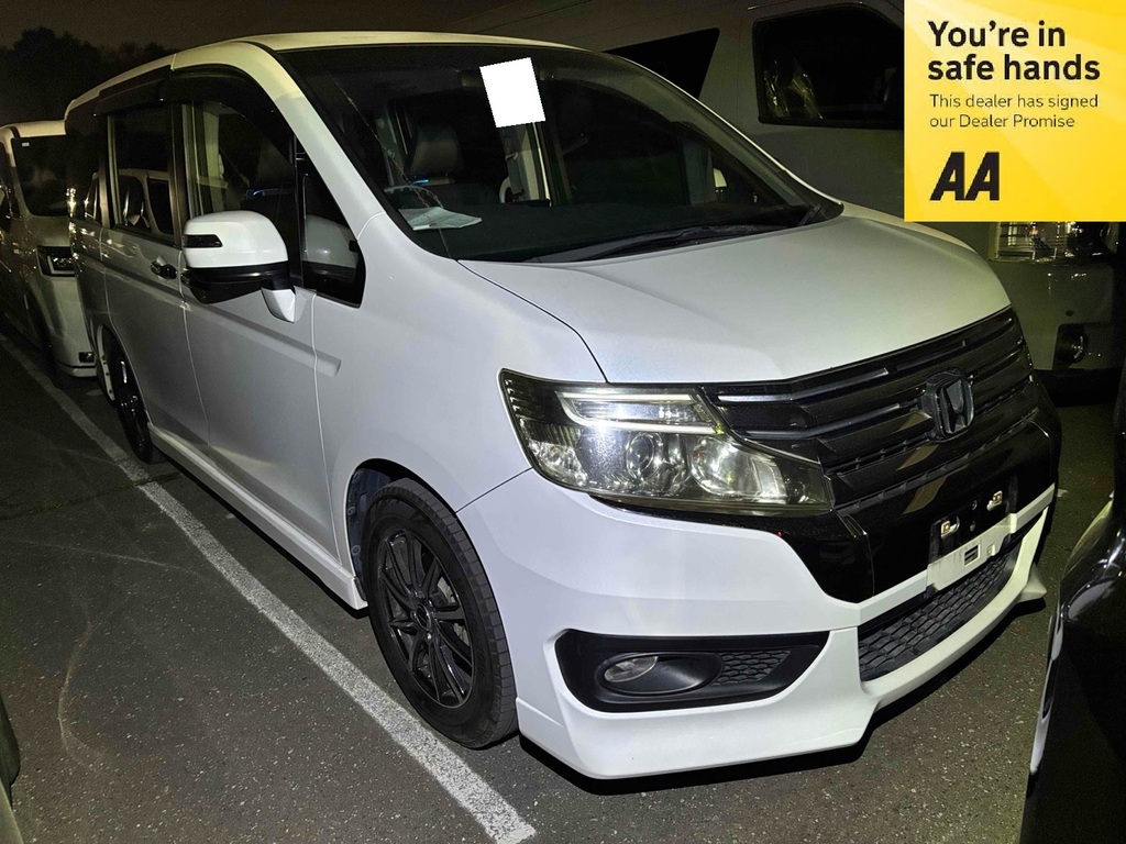 Honda StepWagon Wagon Spada 2.0 201313 8 Seats White