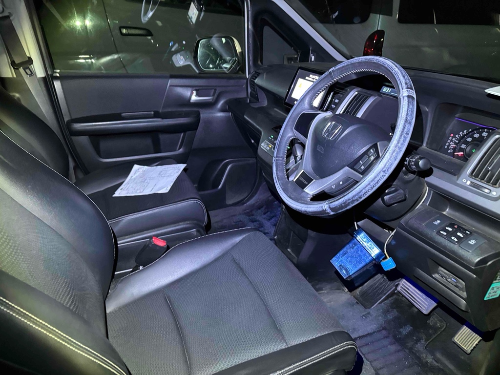 Honda StepWagon Wagon Spada 2.0 201313 8 Seats White #3