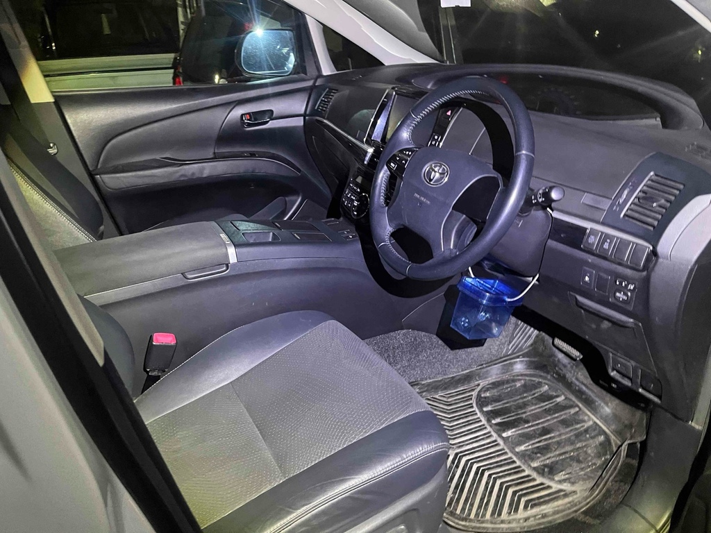 Toyota Estima 2.4 Hybrid 201313 7 Seats 4Wd Ulez Free Fre White #3