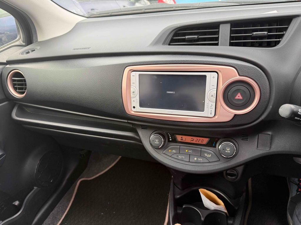 Toyota Yaris Vitz 1.3 201313 5 Seats Ule  Brown #4