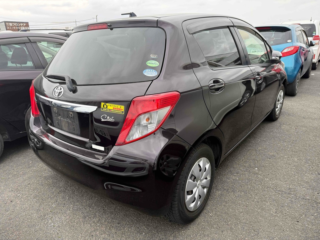 Toyota Yaris Vitz 1.3 201313 5 Seats Ule  Brown #2