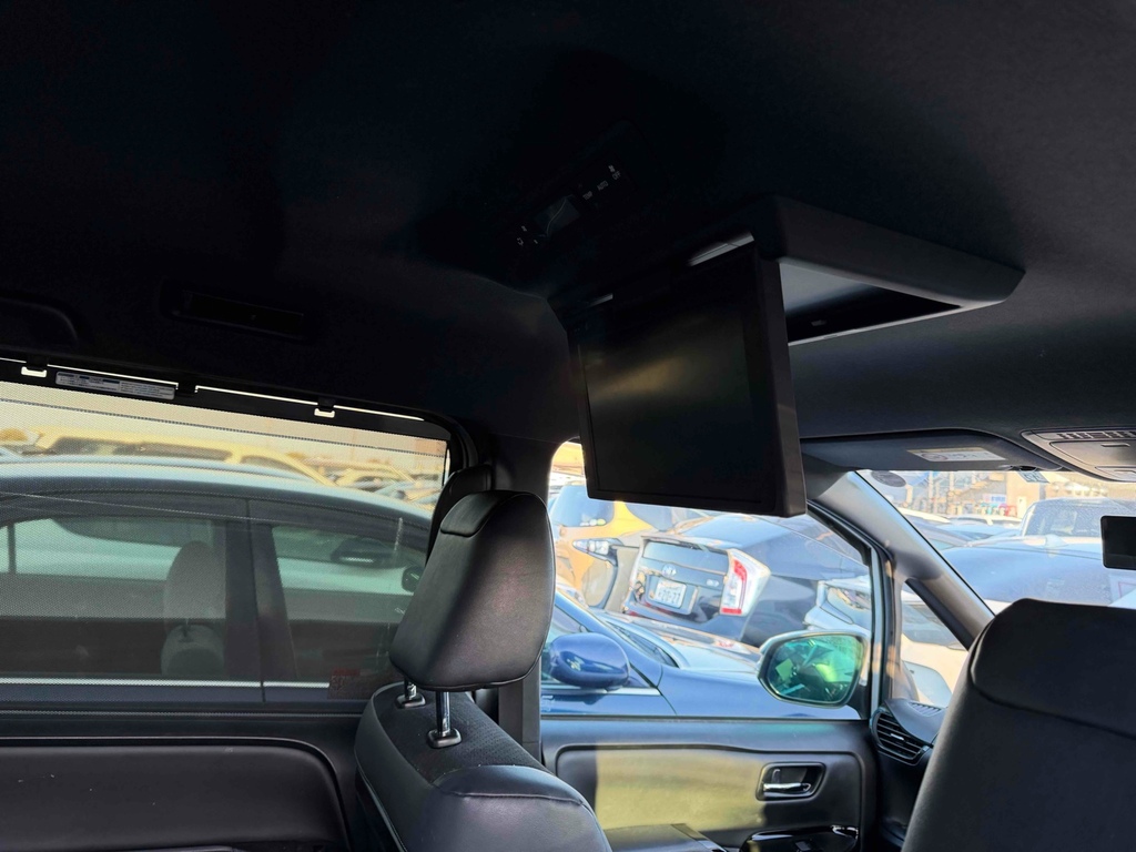 Toyota Voxy 1.8 Hybrid 202070 7 Seats Mpv Ulez Free Fre White #6